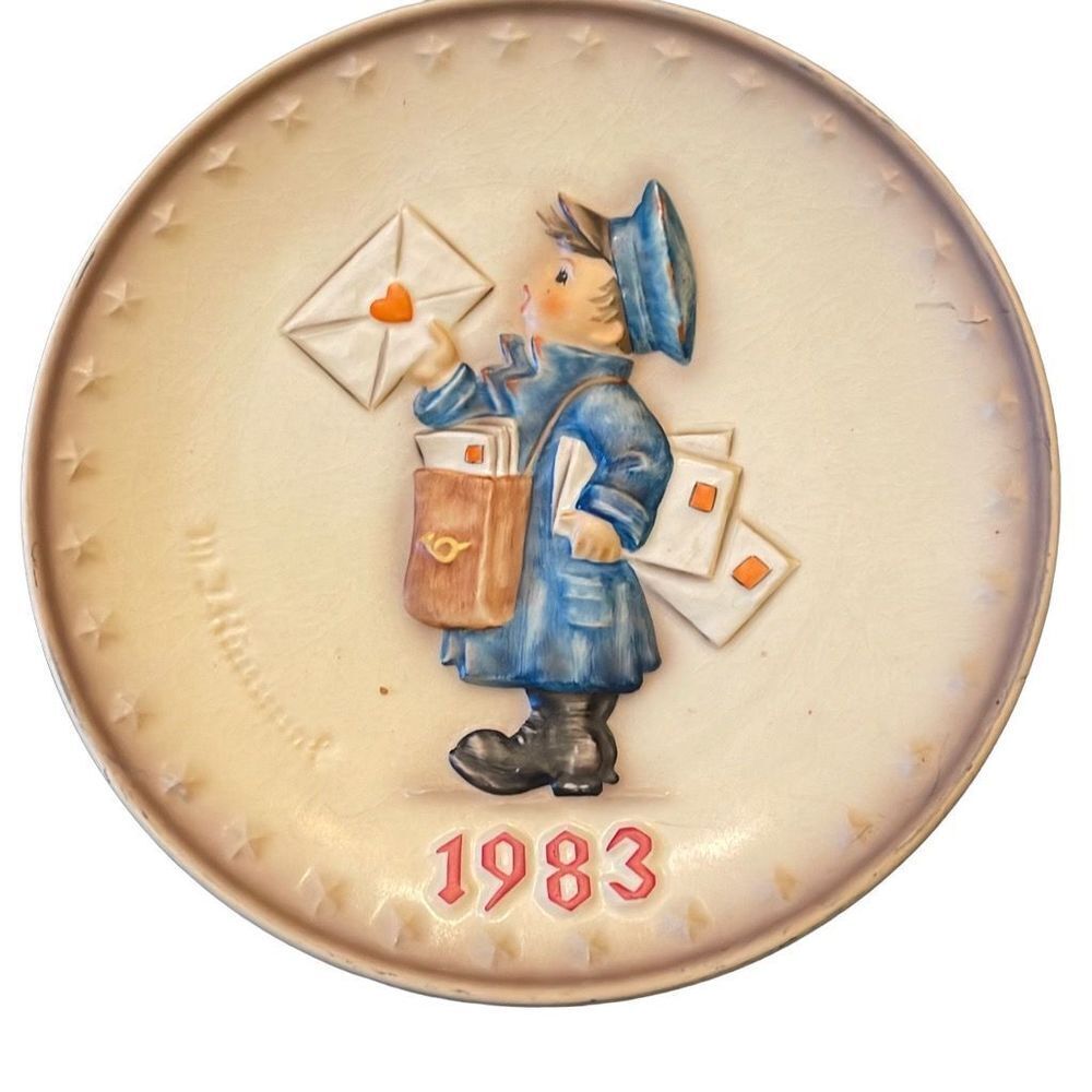 Vintage Hummel 13th‎ Annual 1983 Plate with the Little Mailman. Goebel.